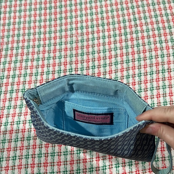 Vineyard Vines Blue and White Wristlet - Picture 2 of 6